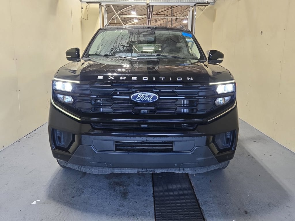 Used 2025 Ford Expedition Max Active AWD/4WD image 10