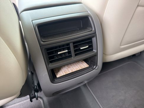 Used 2018 Cadillac XT5 Luxury w/ Driver Awareness Package image 15