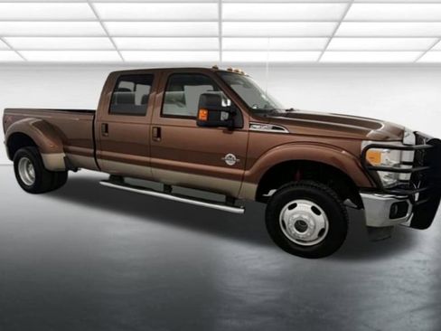 Used 2011 Ford F350 Lariat w/ Lariat Interior Pkg image 2