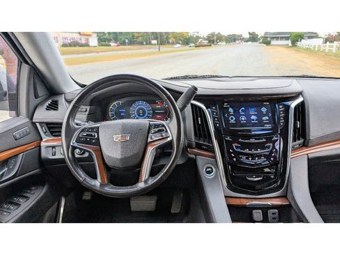 Used 2019 Cadillac Escalade Luxury image 31