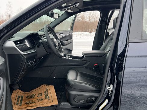 Used 2024 Jeep Grand Cherokee Limited w/ Black Appearance Package image 14