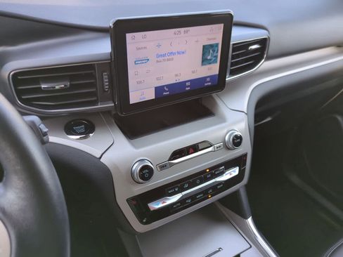 Used 2023 Ford Explorer XLT w/ Equipment Group 202A AWD/4WD image 27