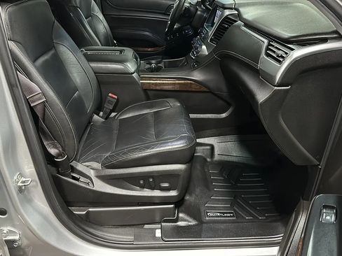Used 2017 Chevrolet Suburban LT image 23
