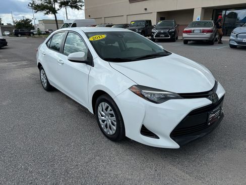 Used 2017 Toyota Corolla LE w/ Carpet Mat Package (TMS) FWD image 6