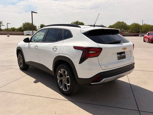 Used 2026 Chevrolet Trax LT FWD image 8