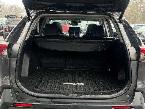 Used 2021 Toyota RAV4 XLE Premium image 11