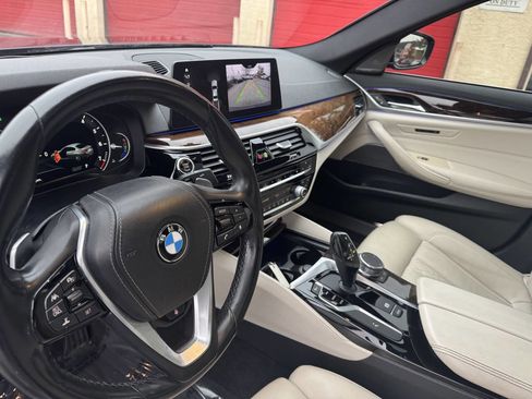 Used 2018 BMW 540i xDrive w/ Premium Package image 21