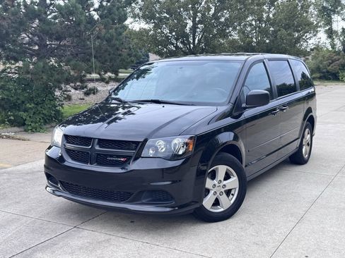 Used 2015 Dodge Grand Caravan SE w/ Quick Order Package 29E SE image 1