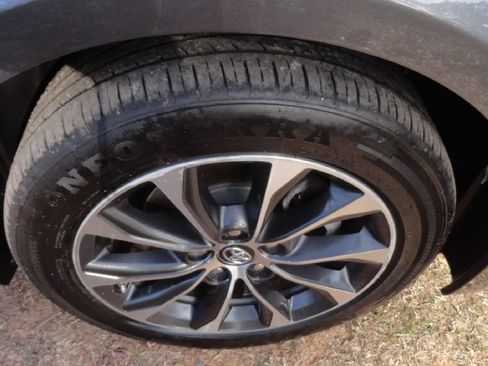 Used 2018 Toyota Avalon XLE image 25