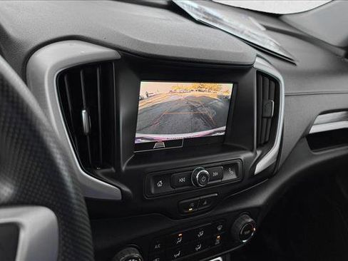 Used 2024 GMC Terrain SLE AWD/4WD image 14