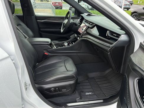 Used 2023 Jeep Grand Cherokee L Overland w/ Rear Seat Video Group I AWD/4WD image 16