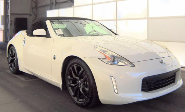 Used 2016 Nissan 370Z Roadster RWD image 11