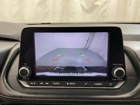 Used 2025 Nissan Rogue SV FWD image 19