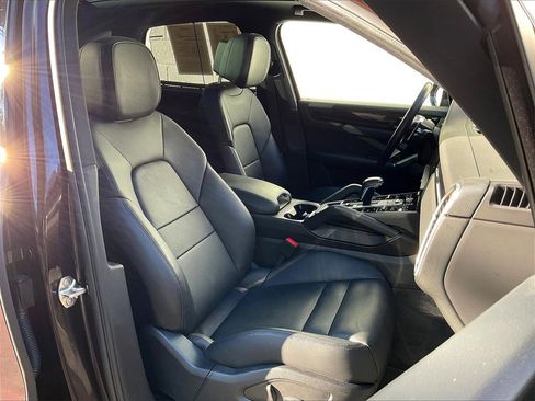 Certified 2023 Porsche Cayenne image 11