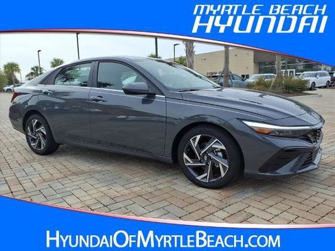 Certified 2025 Hyundai Elantra SEL image 1