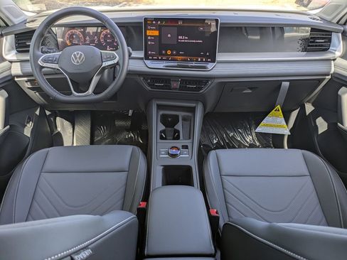 New 2026 Volkswagen Tiguan SE AWD/4WD image 17
