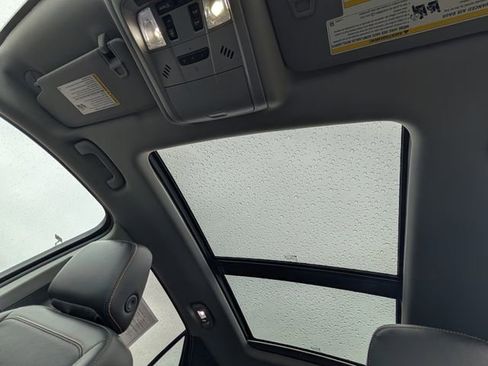 Used 2023 Chevrolet Equinox Premier FWD image 23