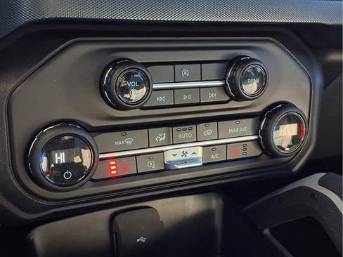 Used 2021 Ford Bronco Outer Banks image 9