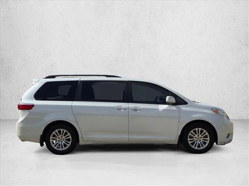 Used 2016 Toyota Sienna XLE w/ XLE Navigation Package FWD image 3