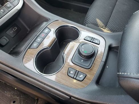 Certified 2023 GMC Acadia SLE w/ Driver Convenience Package FWD image 33