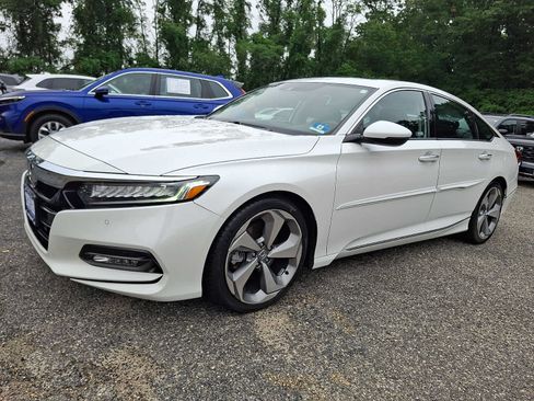 Used 2018 Honda Accord Touring image 3