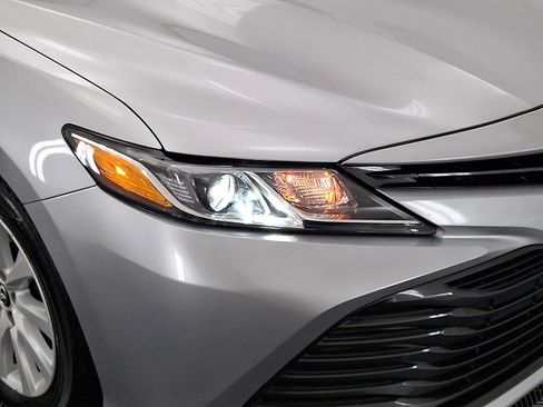 Certified 2018 Toyota Camry LE FWD image 19