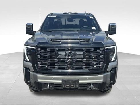 Used 2025 GMC Sierra 3500 Denali Ultimate AWD/4WD image 9