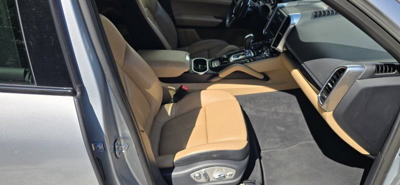 Used 2018 Porsche Cayenne Platinum Edition AWD/4WD image 13