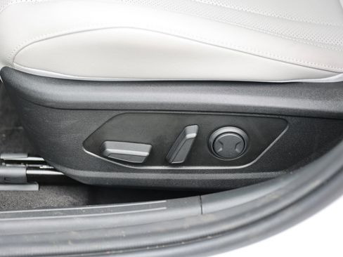 Certified 2025 Hyundai Elantra Limited FWD image 15