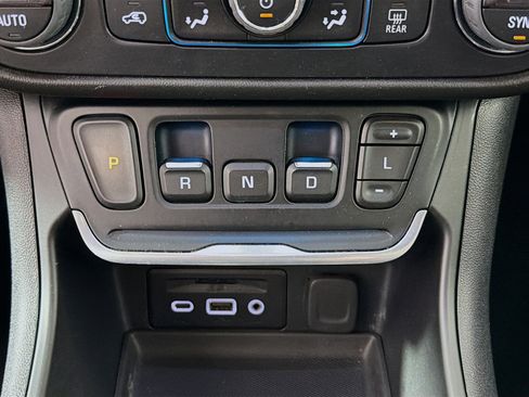 Used 2019 GMC Terrain SLT w/ Preferred Package image 18