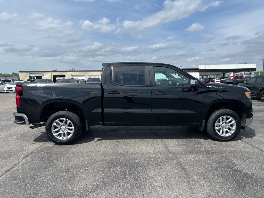 Used 2022 Chevrolet Silverado 1500 LT AWD/4WD image 2