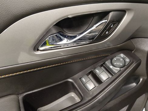Used 2020 Chevrolet Traverse LT image 27