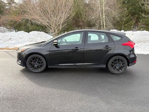 Used 2015 Ford Focus SE w/ Equipment Group 201A image 2