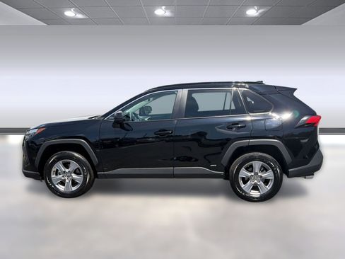Used 2025 Toyota RAV4 LE AWD/4WD image 2