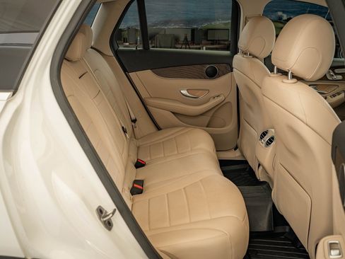 Used 2021 Mercedes-Benz GLC 300 4MATIC image 35