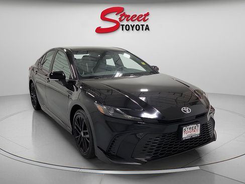 Certified 2026 Toyota Camry SE FWD image 5