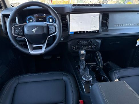 New 2025 Ford Bronco Badlands image 5