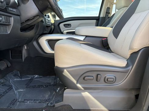 Used 2024 Nissan Titan SV w/ SV Convenience Package image 30