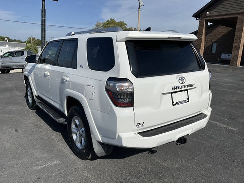 Used 2018 Toyota 4Runner SR5 Premium AWD/4WD image 3