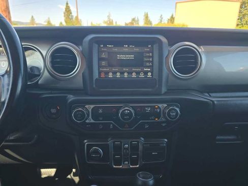 Used 2020 Jeep Wrangler Unlimited Sahara AWD/4WD image 12