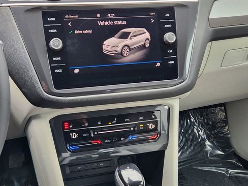 Used 2024 Volkswagen Tiguan SE image 15