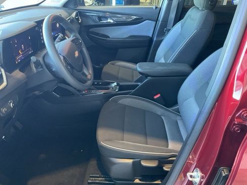 Used 2024 Chevrolet TrailBlazer LT image 3