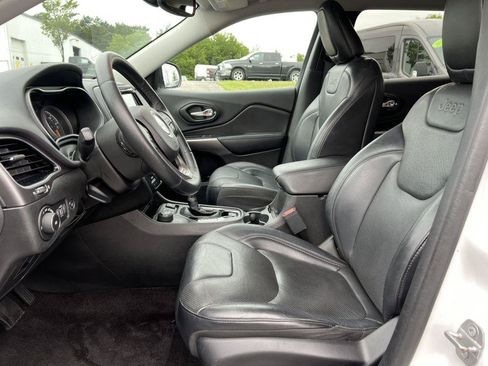 Used 2019 Jeep Cherokee Limited AWD/4WD image 3