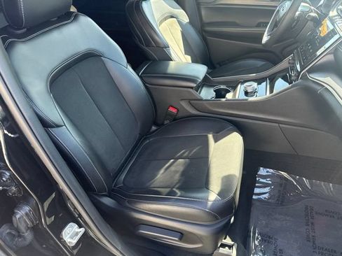 Certified 2023 Jeep Grand Cherokee L Altitude AWD/4WD image 33