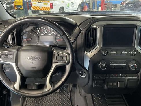 Used 2019 Chevrolet Silverado 1500 LT Trail Boss w/ Bed Protection Package AWD/4WD image 11