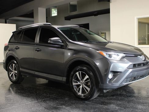 Used 2017 Toyota RAV4 XLE FWD image 3