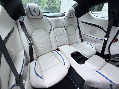 Used 2015 Maserati GranTurismo Sport RWD image 37
