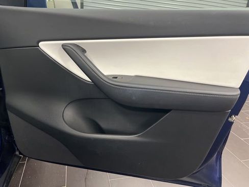 Used 2022 Tesla Model Y Long Range image 11