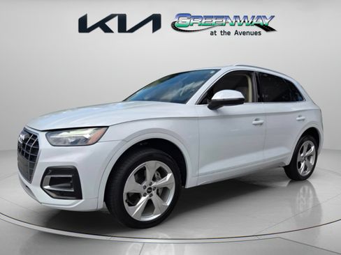 Used 2021 Audi Q5 2.0T Premium Plus w/ Premium Plus Package AWD/4WD image 3