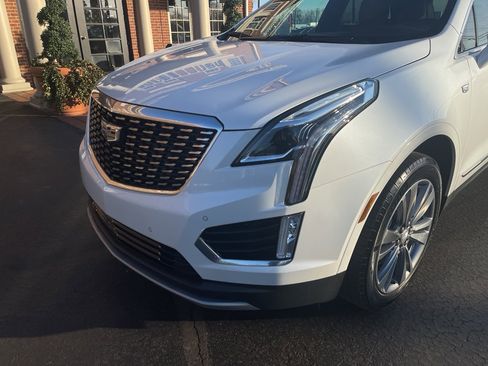 Used 2023 Cadillac XT5 Premium Luxury image 2